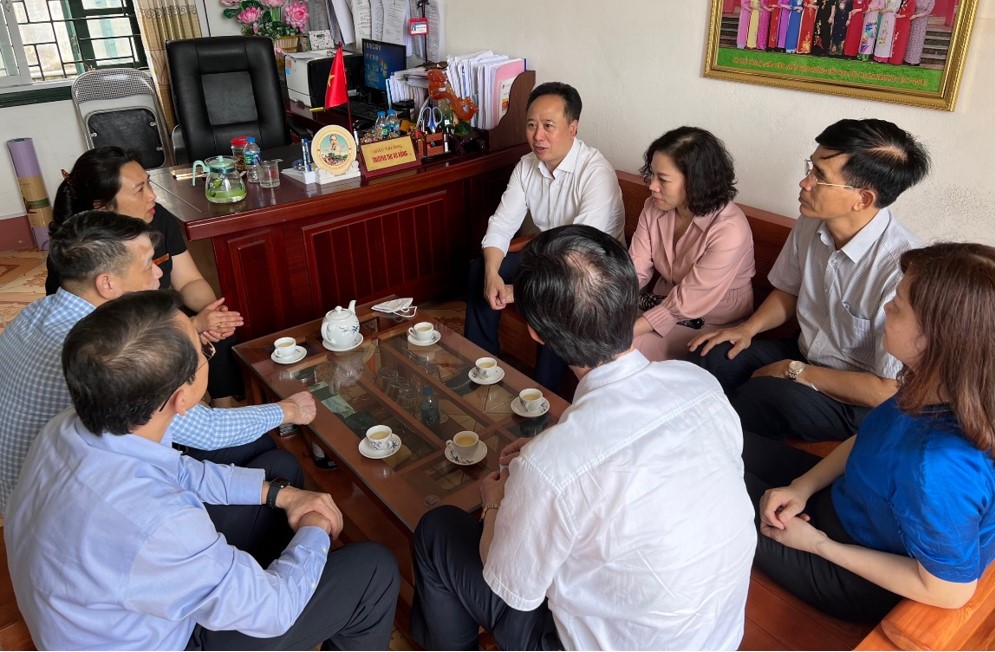 Ban Lãnh đạo BVRHMTWHN làm việc với Giám hiệu nhà trường
